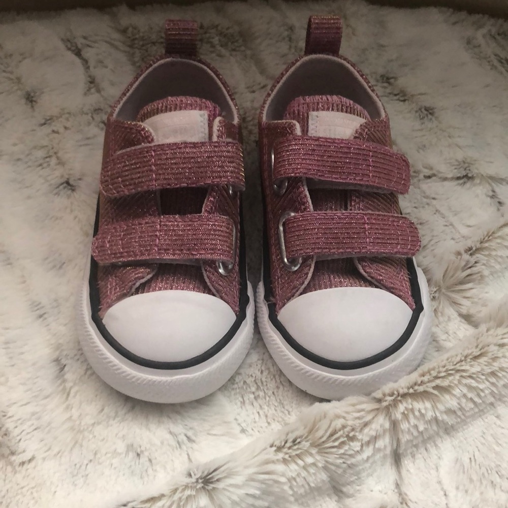Girls Velcro Strap Metallic Converse